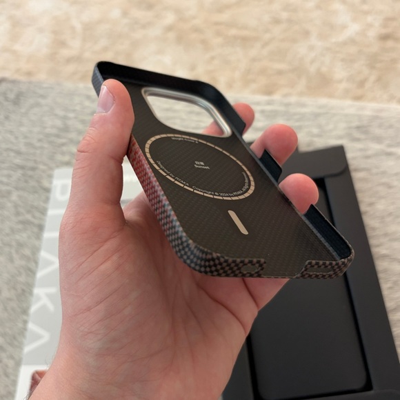 NWT Apple PITAKA iPhone 16Pro 6.3” Aramid Fiber Case, luxury, lightweight/slim - Picture 9 of 12